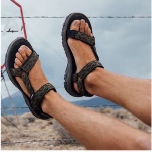 Men’s Teva Terradactyl Sandals size 11